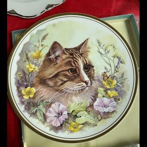 Royal Kent Collectible Cat with Flowers Plate